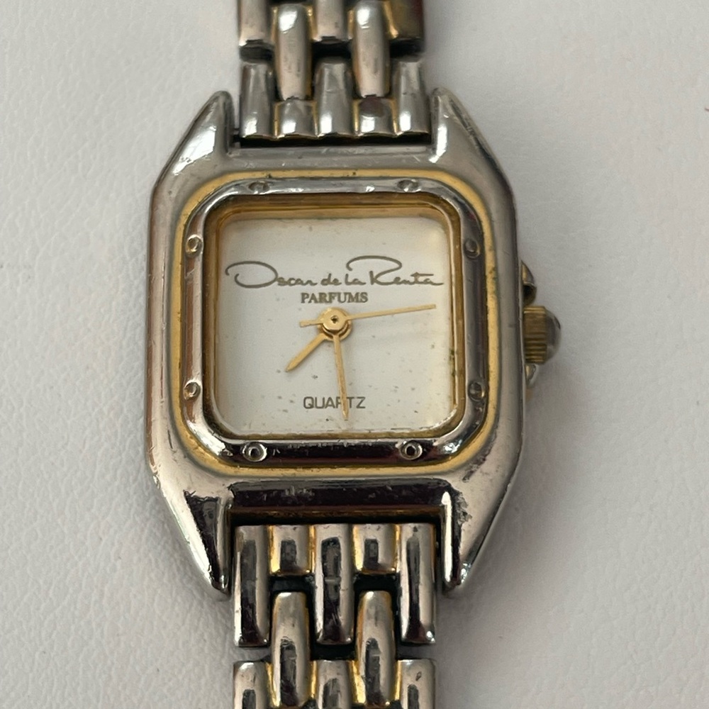 RARE VINTAGE OSCAR DE LA RENTA PARFUM QUARTZ WATCH. Silvertone/gold. Runs.